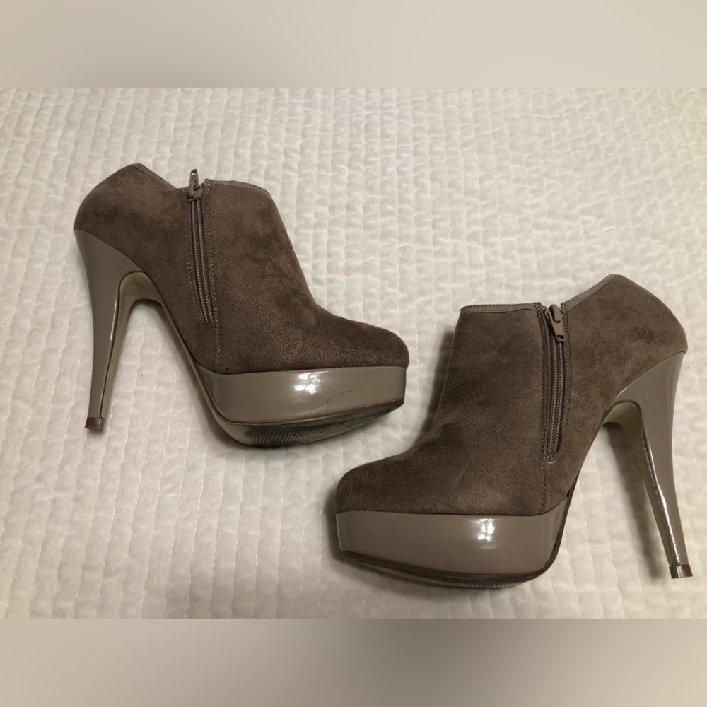 Madden Girl Suede Ankle Boots Size 8